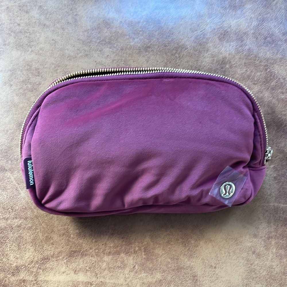 NWT Lululemon Velour Everywhere Belt Bag w Gold Metal Hardware Wine Berry